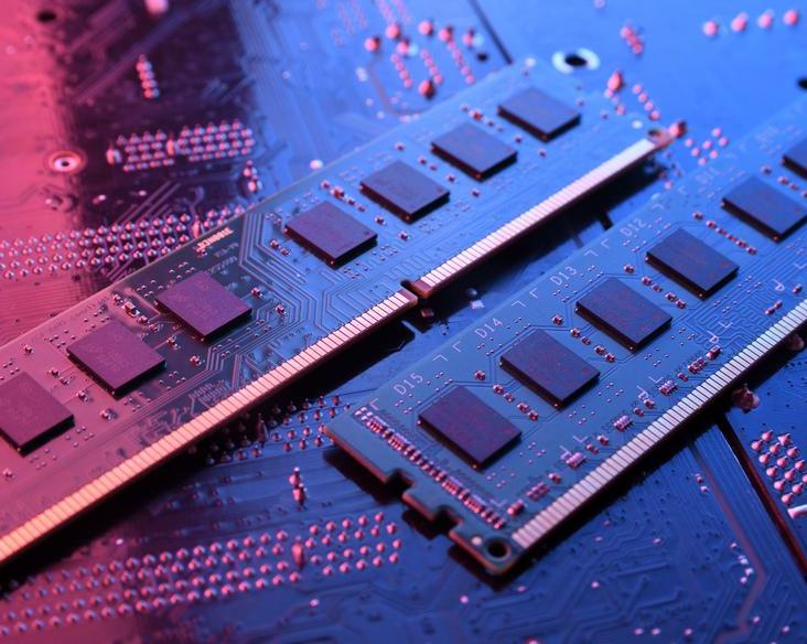 Samsung представила модули памяти DDR5 емкостью 1 ТБ